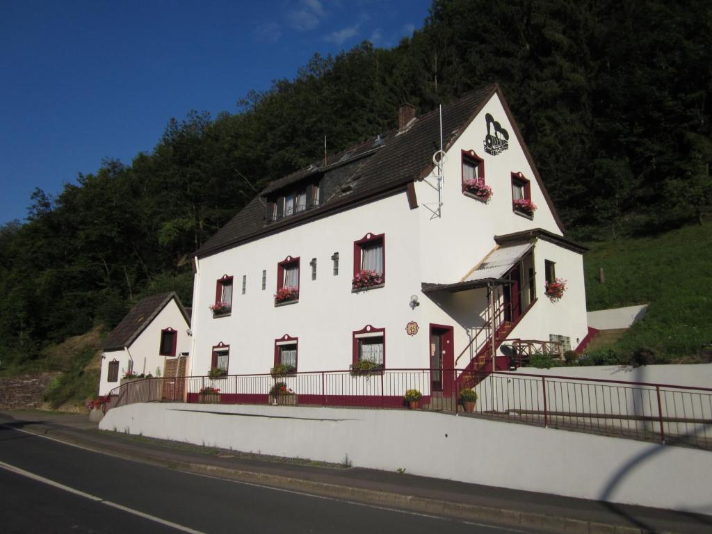 Gastehaus Am Fels Hotel Altenahr Exterior foto